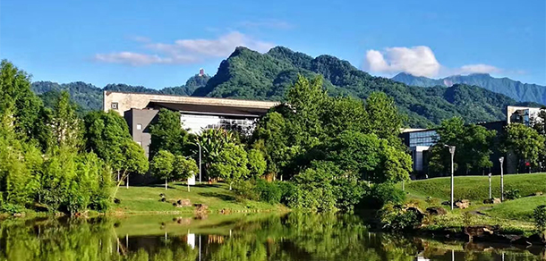 成都東軟學(xué)院 - 最美大學(xué)