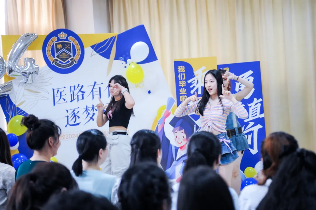 再見，小何