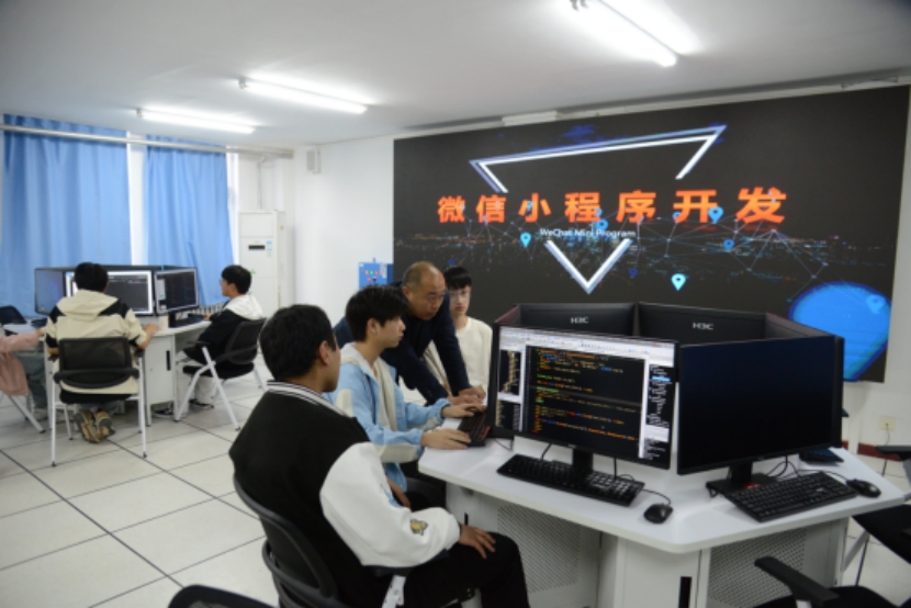 指導學生開發(fā)小程序